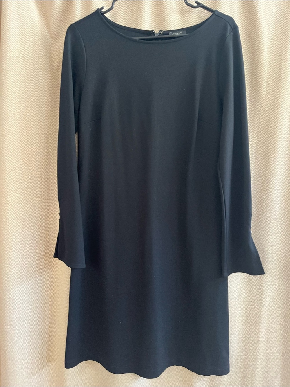 Ann Taylor Black Long-Sleeve Shift Dress